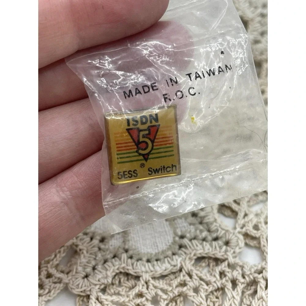 Vintage - ISDN 5ESS Switch - Taiwan -‎  Hat/Lapel/Shirt Pin/Badge